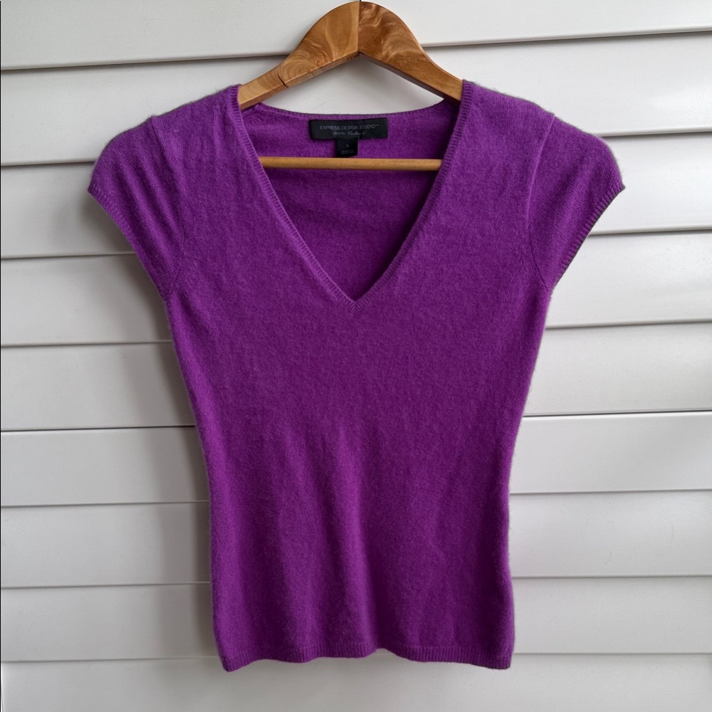 Express CASHMERE Vibrant Purple Short Sleeve V-Neck Top SIZE MEDIUM FITTED